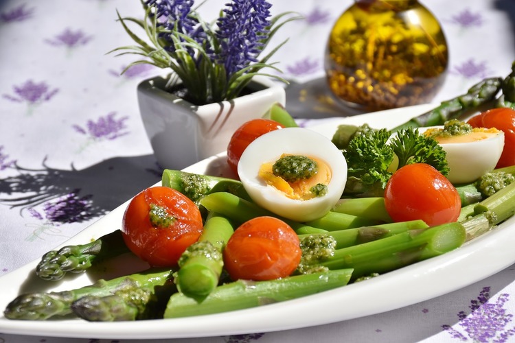 Keto Salad with Hard Boiled Eggs, Asparagus and Cherry Tomatoes